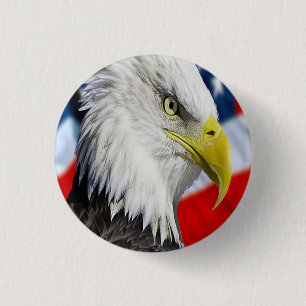 Schöner Adlerkopf und eine amerikanische Flagge 1 Button