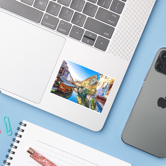 Schöner Ausdruck des kleinen Venedig in Colmar Aufkleber (Laptop mit iPhone)