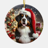 Schöner Berner Hund mit Weihnachtsmannmütze Keramik Ornament (Vorne)