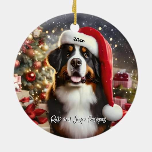 Schöner Berner Hund mit Weihnachtsmannmütze Keramik Ornament (Hinten)