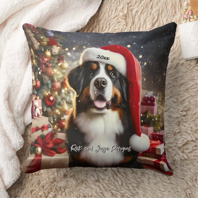 Schöner Berner Hund mit Weihnachtsmannmütze Kissen (Decke)