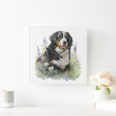 SCHÖNER BERNESHUND MIT BLUME QUADRATISCHE WANDUHR (Zuhause)