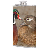 Schöner Berührungsmoment zwischen Holzenten Flachmann (Links)