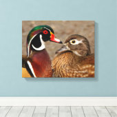 Schöner Berührungsmoment zwischen Holzenten Leinwanddruck (Insitu (Holzboden))