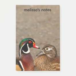 Schöner Berührungsmoment zwischen Holzenten Post-it Klebezettel