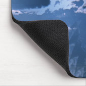 Schöner bewölkter Himmel über den Bergen... Mousepad (Ecke)