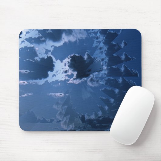 Schöner bewölkter Himmel über den Bergen... Mousepad (Mit Mouse)
