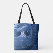 Schöner bewölkter Himmel über den Bergen... Tasche (Rückseite)