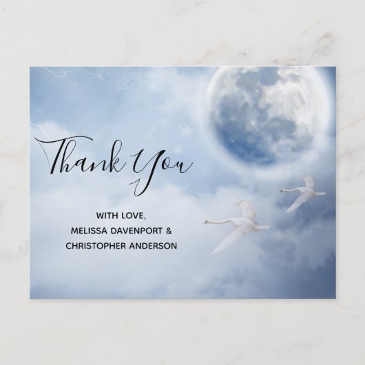 Schöner blauer Himmel mit Flying Swans Postkarte (Vorderseite)