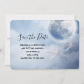 Schöner blauer Himmel mit flying Swans Wedding Save The Date (Vorderseite)
