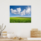 Schöner blauer Himmel und grünes Feld Poster (Küche)