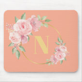 Schöner Blumenring mit Anfangsloge Mousepad (Vorne)