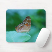 Schöner Danaus Plexippus Butterfly auf dem Leaf. Mousepad (Mit Mouse)
