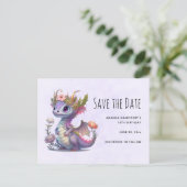 Schöner Drache mit eleganter Krone Save the Date Einladungspostkarte (Stehend Vorderseite)