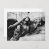 Schöner Engel mit ruhigem Blick in den Himmel Postkarte (Vorne/Hinten)