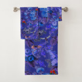 Schöner exotischer Vogel, blauer Hintergrund Badhandtuch Set (Insitu)