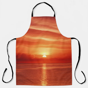 Schöner farbenfroher Sonnenaufgang am Meer mit Dra Schürze