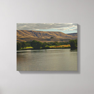 Schöner Fluss Blasen in der Wüste mit Land Leinwanddruck