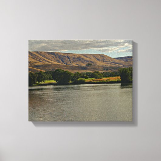 Schöner Fluss in der Wüste mit Bauernland Leinwanddruck (Vorderseite)