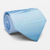 Schöner Fog Mountain Lake Landschaftlich Blue Wate Krawatte (Gerollt)