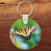 Schöner Frack-Schmetterling auf hübschen Blume Schlüsselanhänger (Vorderseite)