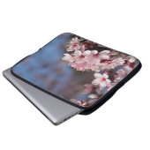 schöner Frühlingsrosa Kirschblütenbaum. Laptopschutzhülle (Vorne Knopf)