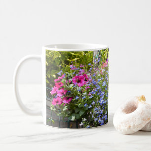 Schöner Garten Blumenblume Petunia Fotografie Kaffeetasse