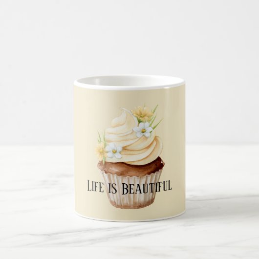 Schöner gelber cremiger Blumen-Cupcake Kaffeetasse (Mittel)