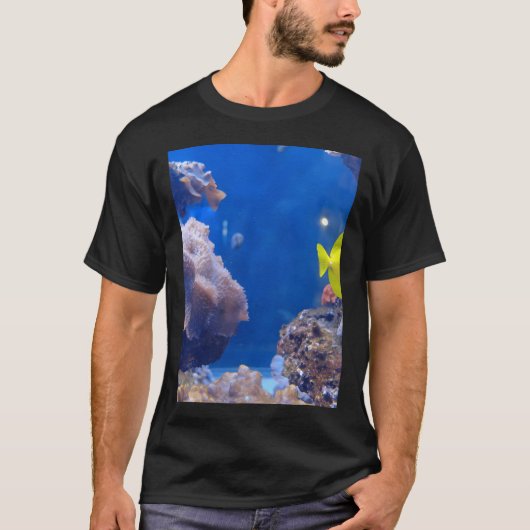 Schöner gelber Fisch. T-Shirt (Vorderseite)