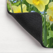 Schöner gelber Narzissengarten Mousepad (Ecke)