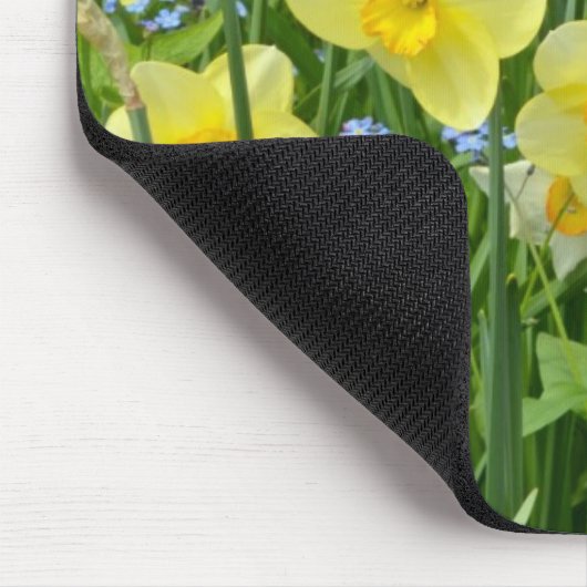 Schöner gelber Narzissengarten Mousepad (Ecke)