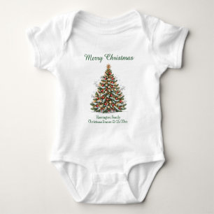 Schöner geschmückter Weihnachtsbaum, passende Fami Baby Strampler