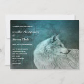 Schöner grauer Wolf bei einer Hochzeit im Dunkelwa Einladung (Vorderseite)