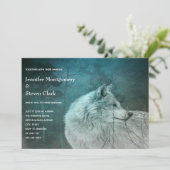 Schöner grauer Wolf bei einer Hochzeit im Dunkelwa Einladung (Stehend Vorderseite)