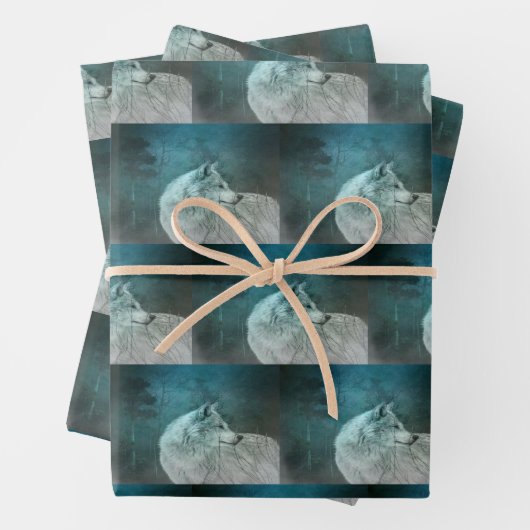 Schöner grauer Wolf im Dunkelwaldmuster Geschenkpapier Set (Beispiel)