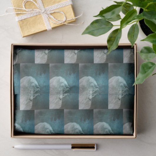 Schöner grauer Wolf im Dunkelwaldmuster Seidenpapier (Geschenk)