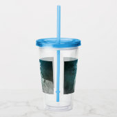 Schöner grauer Wolf in einem dunklen Wald Acryltrinkbecher (Rechts)