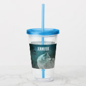 Schöner grauer Wolf in einem dunklen Wald Acryltrinkbecher (Vorderseite)