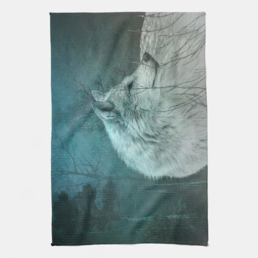 Schöner grauer Wolf in einem dunklen Wald Geschirrtuch (Vertikal)