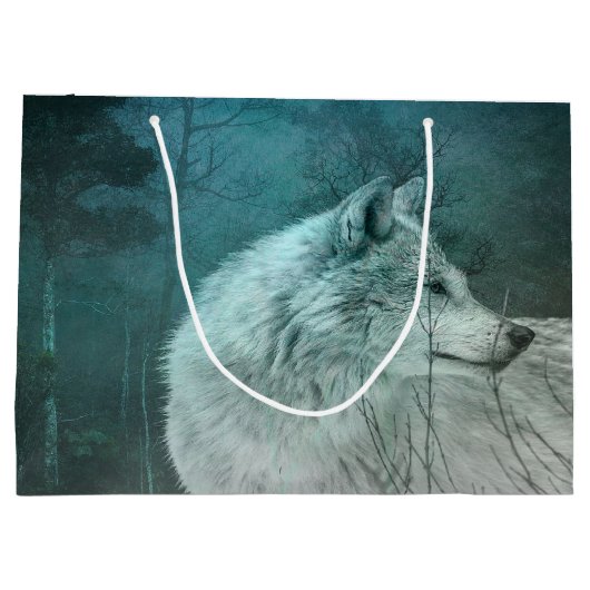 Schöner grauer Wolf in einem dunklen Wald Große Geschenktüte (Rückseite)