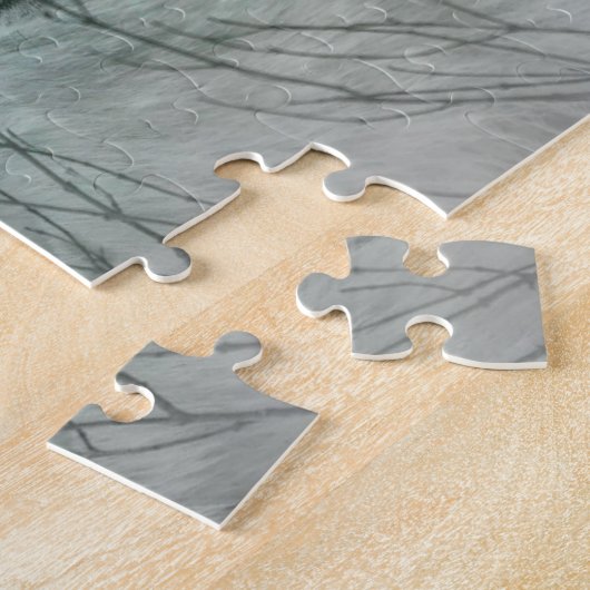 Schöner grauer Wolf in einem dunklen Wald Puzzle (Seite)