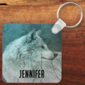 Schöner grauer Wolf in einem dunklen Wald Schlüsselanhänger (Rückseite)