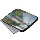 Schöner Hafen und Segelboote mit Reflexionen in 2 Laptopschutzhülle (Vorne Knopf)