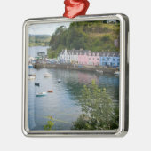 Schöner Hafen und Segelboote mit Reflexionen in 2 Silbernes Ornament (Links)