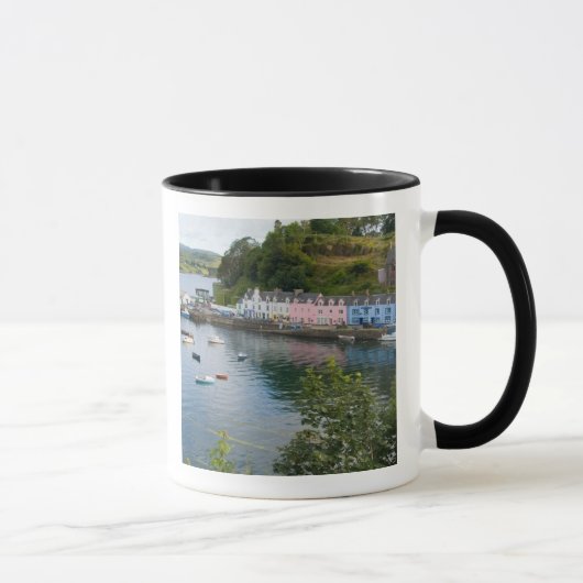 Schöner Hafen und Segelboote mit Reflexionen in 2 Tasse (Rechts)