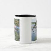 Schöner Hafen und Segelboote mit Reflexionen in 2 Tasse (Zentrum)