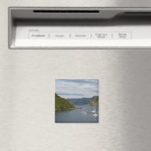 Schöner Hafen und Segelboote mit Reflexionen in Magnet (In Situ (Geschirrspüler))