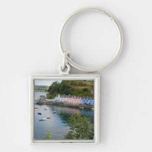 Schöner Hafen und Segelboote mit Spiegelungen in 2 Schlüsselanhänger