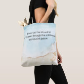 Schöner Haiku auf einer Tote-Tasche. Tasche (Von Nahem)