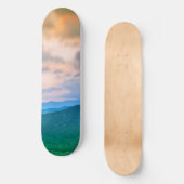 Schöner Himmel, rote Wolken Skateboard (Vorderseite)